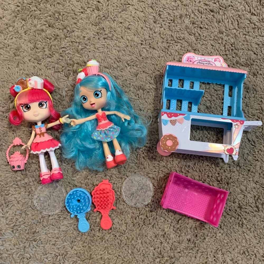 Shopkins Mini Dolls and Doughnut Cart